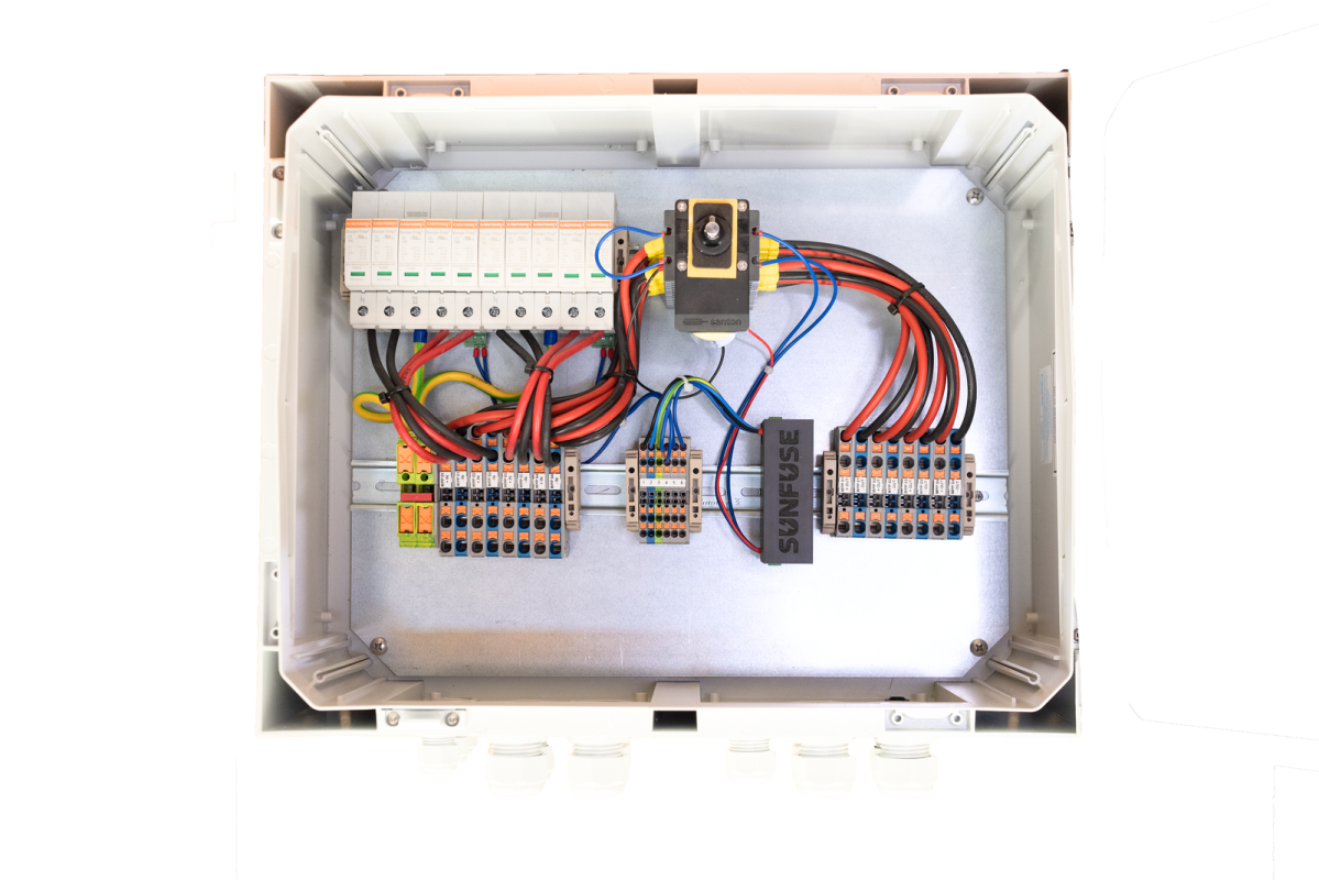 PV Box Tytan mit integriertem Feuerwehrschalter
